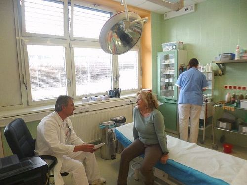 Nov chirurgick ambulance v Domalicch pin pacientm i zdravotnkm vt komfort